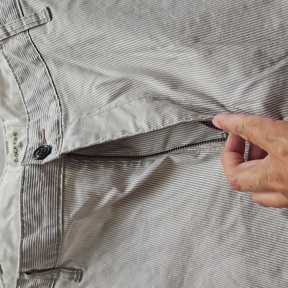 Men's Docker Pin Stripe Shorts - Picture 6 of 14